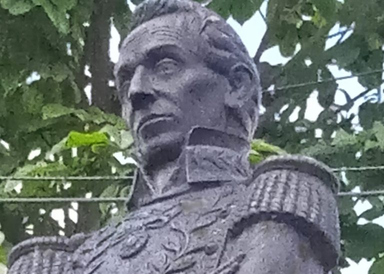 SIMÓN BOLÍVAR EL HOMBRE. En español